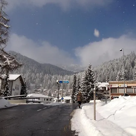 Mit Traumblick, Grossem Balkon Und Terrasse * Laax