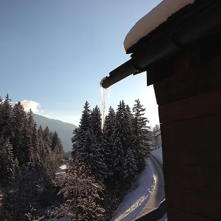 Mit Traumblick, Grossem Balkon Und Terrasse アパート