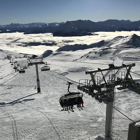 Mit Traumblick, Grossem Balkon Und Terrasse Laax